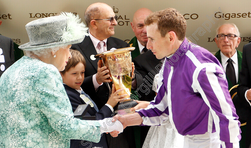 Merchant-Navy-0017 
 Presentation by The Queen to Ryan Moore for The Diamond Jubilee Stakes won by MERCHANT NAVY
Royal Ascot 23 Jun 2018 - Pic Steven Cargill / Racingfotos.com