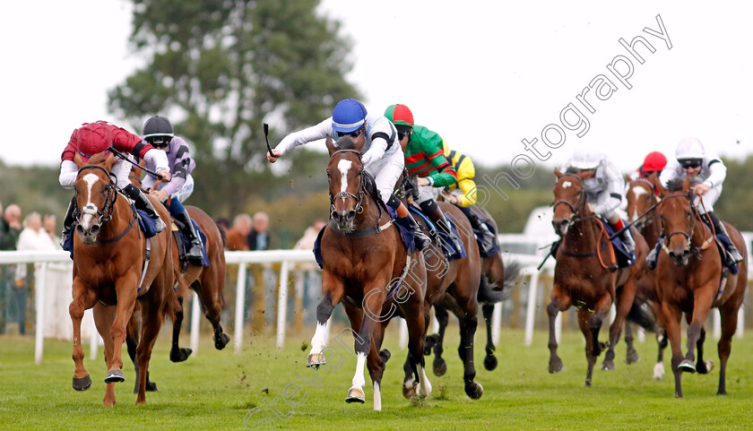 Premiere-Beauty-0005 
 PREMIERE BEAUTY (centre, Dylan Hogan) beats NAMMOS (left) in The British EBF Fillies Novice Stakes
Yarmouth 15 Sep 2022 - Pic Steven Cargill / Racingfotos.com