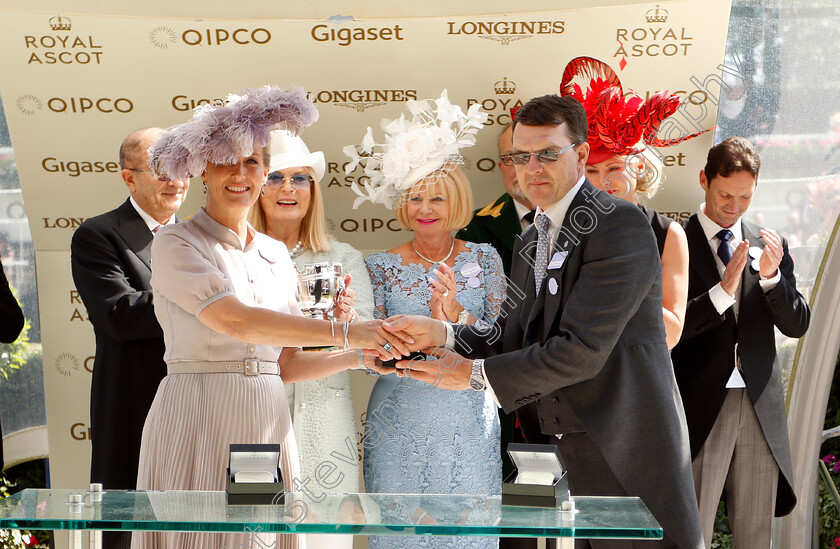 Magic-Wand-0015 
 Presentation by The Countess of Wessex to Aidan O'Brien for The Ribblesdale Stakes won by MAGIC WAND
Royal Ascot 21 Jun 2018 - Pic Steven Cargill / Racingfotos.com