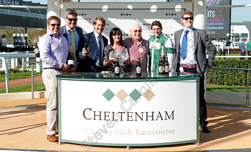 Stylish-Dancer-0006 
 Presentation for The Arkells Brewery Fillies Juvenile Handicap Hurdle Cheltenham 19 Apr 2018 - Pic Steven Cargill / Racingfotos.com