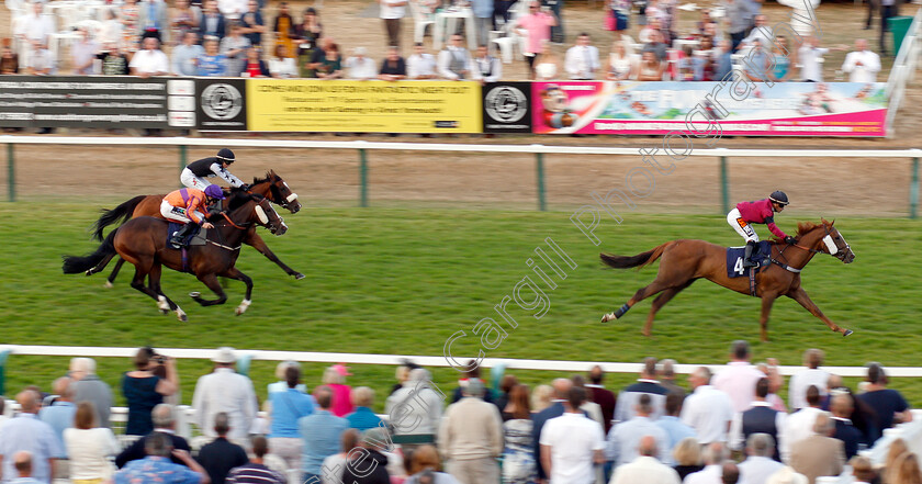 Emily-Goldfinch-0002 
 EMILY GOLDFINCH (Silvestre De Sousa) beats CHETAN (left) in The Freederm Handicap
Yarmouth 18 Jul 2018 - Pic Steven Cargill / Racingfotos.