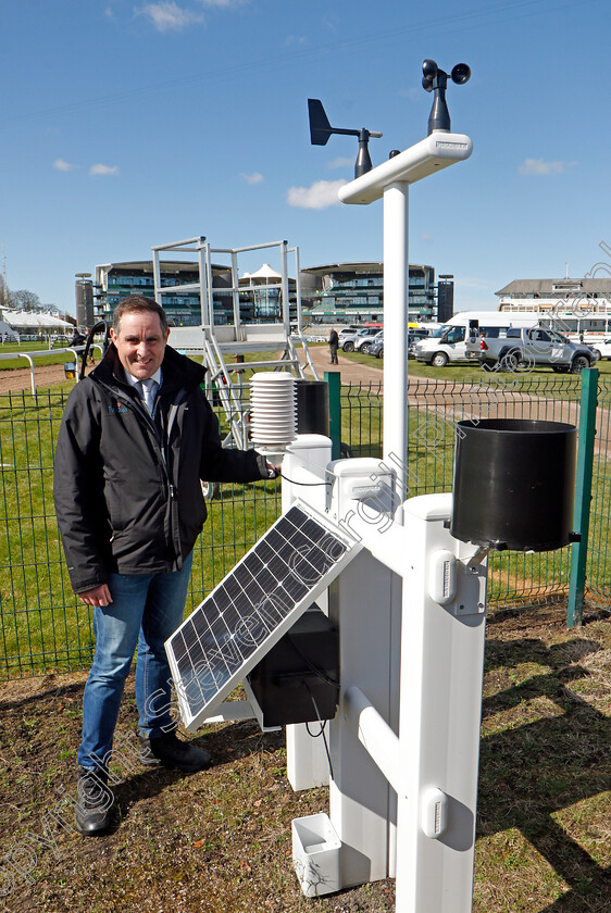 TurfTrax-0001 
 Mike Maher with weather station
Aintree 8 Apr 2022 - Pic Steven Cargill / Racingfotos.com