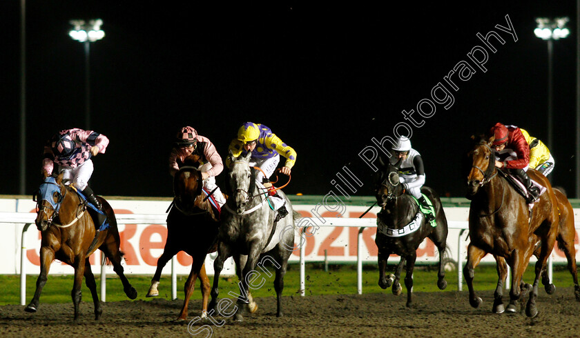 Magic-Mirror-0001 
 MAGIC MIRROR (right, Tom Marquand) beats WHINGING WILLIE (left) and BAMAKO DE CHATLEET (centre) in The Bet At racinguk.com Handicap
Kempton 5 Dec 2018 - Pic Steven Cargill / Racingfotos.com