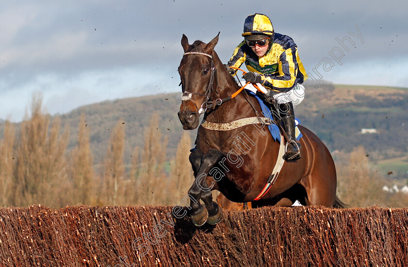 Willoughby-Court-0001 
 WILLOUGHBY COURT (Nico de Boinville) Cheltenham 1 Jan 2018 - Pic Steven Cargill / Racingfotos.com