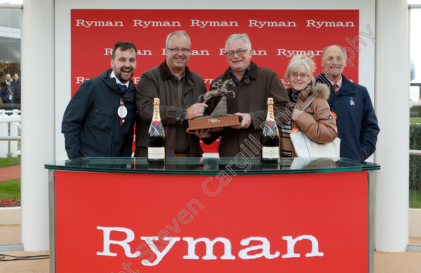 Sam-Red-0009 
 Presentation to BGC Racing for The Ryman Stationery Cheltenham Business Club Amateur Riders Handicap Chase won by SAM RED
Cheltenham 26 Oct 2018 - Pic Steven Cargill / Racingfotos.com