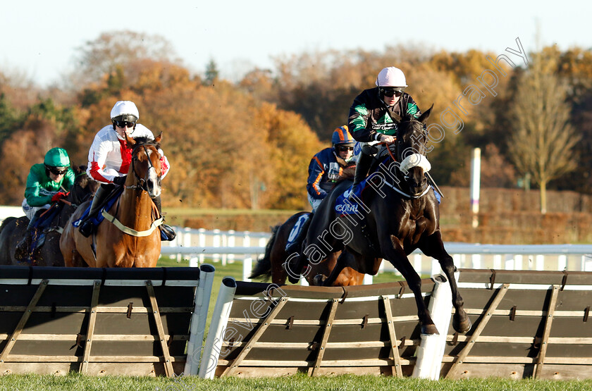 Strong-Leader-0001 
 STRONG LEADER (Sean Bowen)
Warwick 22 Nov 2023 - Pic Steven Cargill / Racingfotos.com