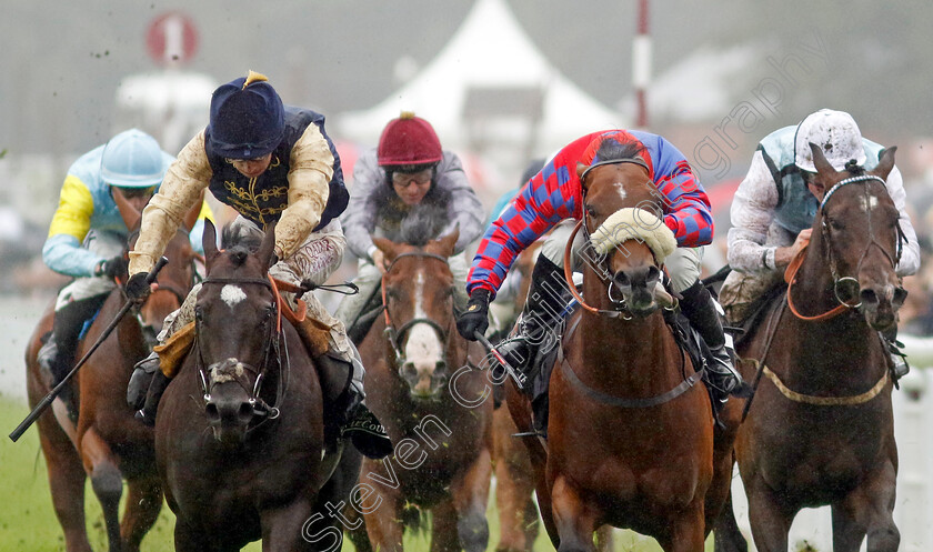 Big-Evs-0004 
 BIG EVS (centre, Jason Hart) beats PUROSANGUE (left) in the Jaeger-Lecoultre Molecomb Stakes
Goodwood 2 Aug 2023 - Pic Steven Cargill / Racingfotos.com