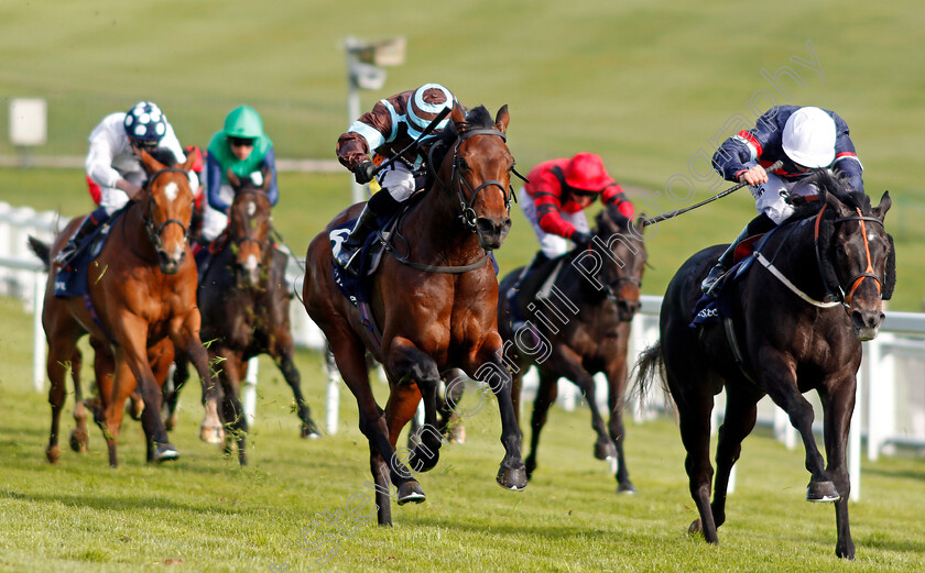 Corazon-Espinado-0002 
 CORAZON ESPINADO (centre, Silvestre De Sousa) beats CUBAN HEEL (right) in The Investec Private Banking Handicap Epsom 25 Apr 2018 - Pic Steven Cargill / Racingfotos.com