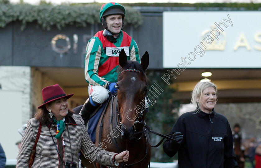 Eden-Du-Houx-0004 
 EDEN DU HOUX (Tom Scudamore) with owner Caroline Tisdall after The St Andrews Holdings Championship Standard Open National Hunt Flat Race
Ascot 21 Dec 2018 - Pic Steven Cargill / Racingfotos.com