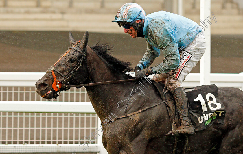 The-Shunter-0007 
 THE SHUNTER (Robbie Power) wins The Unibet Greatwood Handicap Hurdle
Cheltenham 15 Nov 2020 - Pic Steven Cargill / Racingfotos.com