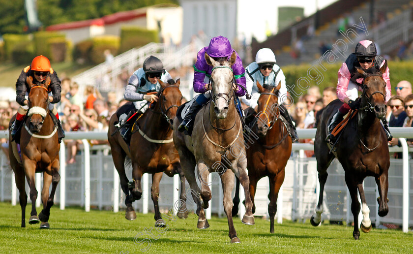 Lunarscape-0003 
 LUNARSCAPE (centre, William Buick) beats KEEP BIDDING (right) in The William Hill EBF Fillies Restricted Novice Stakes
Goodwood 27 Aug 2022 - Pic Steven Cargill / Racingfotos.com