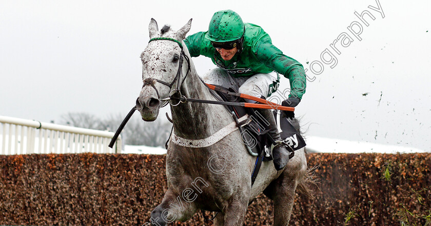 Terrefort-0007 
 TERREFORT (Daryl Jacob) wins The Betway Mildmay Novices Chase Aintree 13 Apr 2018 - Pic Steven Cargill / Racingfotos.com