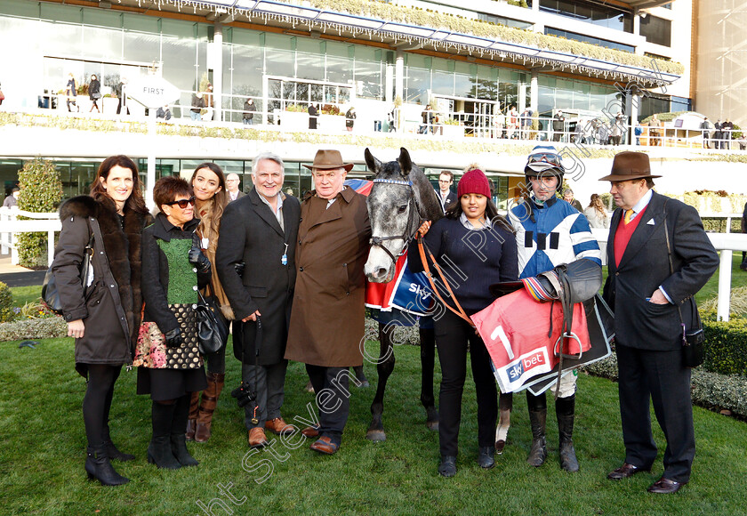 Angels-Breath-0006 
 ANGELS BREATH (Nico De Boinville) with Dai Walters, Nicky Henderson and co after The Sky Bet Supreme Trial Novices Hurdle
Ascot 21 Dec 2018 - Pic Steven Cargill / Racingfotos.com