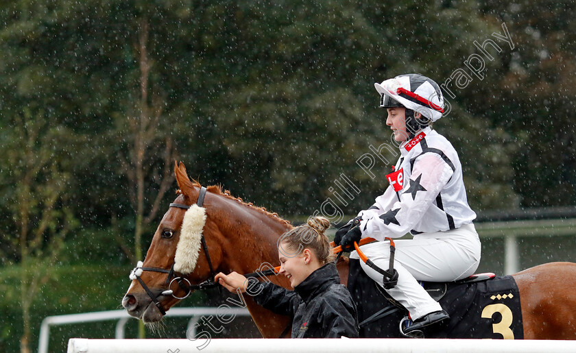 Look-Back-Smiling-0002 
 LOOK BACK SMILING (Mia Nicholls)
Nottingham 11 Oct 2023 - Pic Steven Cargill / Racingfotos.com