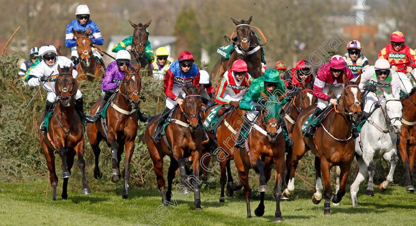 Janika-and-Royal-Rendezvous-0002 
 JANIKA (centre, Daryl Jacob)
Aintree 8 Apr 2022 - Pic Steven Cargill / Racingfotos.com