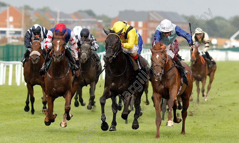 Ritchie-Valens-0001 
 RITCHIE VALENS (right, Oisin Murphy) beats TAMMOOZ (centre) and FANTASTIC BLUE (left) in The Oakgrove Graduates Handicap
Newbury 6 Aug 2019 - Pic Steven Cargill / Racingfotos.com