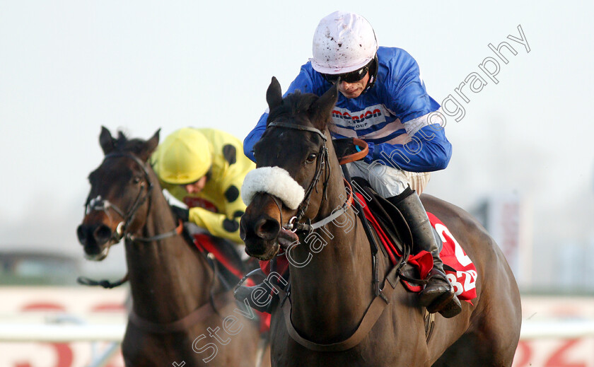 Adrien-Du-Pont-0005 
 ADRIEN DU PONT (Harry Cobden) wins The 32Red.com Handicap Chase
Kempton 27 Dec 2018 - Pic Steven Cargill / Racingfotos.com