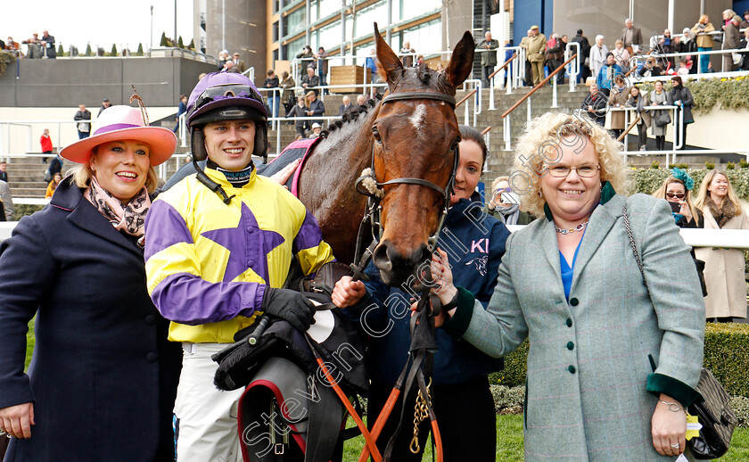 Happy-Diva-0008 
 HAPPY DIVA (Richard Patrick) with trainer Kerry Lee after The Geotech Soil Stabilisation Novices Chase Ascot 25 Mar 2018 - Pic Steven Cargill / Racingfotos.com