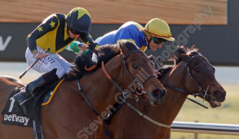 Gracious-John-0004 
 GRACIOUS JOHN (right, Fran Berry) beats ENCORE D'OR (left) in The Betway Hever Sprint Stakes Lingfield 24 Feb 2018 - Pic Steven Cargill / Racingfotos.com