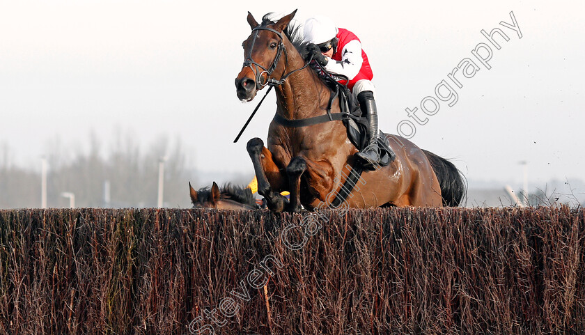 Bennys-King-0001 
 BENNYS KING (Harry Skelton) wins The Sir Peter O'Sullevan Memorial Handicap Chase
Newbury 30 Nov 2019 - Pic Steven Cargill / Racingfotos.com