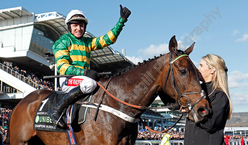 Buveur-D Air-0008 
 BUVEUR D'AIR (Barry Geraghty) after The Unibet Champion Hurdle Challenge Trophy Cheltenham 13 Mar 2018 - Pic Steven Cargill / Racingfotos.com