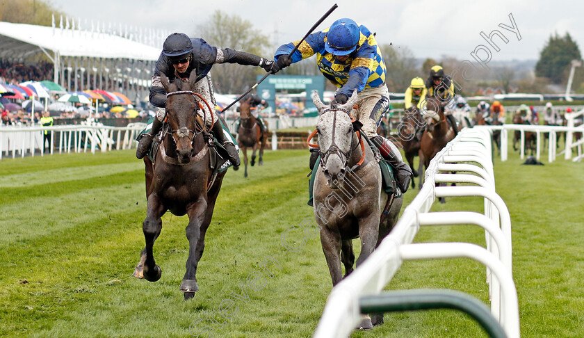 Bill-Baxter-0001 
 BILL BAXTER (right, Sam Twiston-Davies) beats FANTASTIC LADY (left) in The Randox Topham Handicap Chase
Aintree 14 Apr 2023 - Pic Steven Cargill / Racingfotos.com