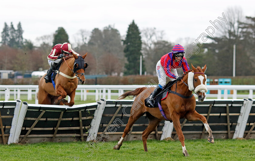 Thank-You-Ma am-0004 
 THANK YOU MA'AM (Olive Nicholls) wins The Thames Materials Novices Handicap Hurdle
Ascot 21 Dec 2024 - Pic Steven Cargill / Racingfotos.com