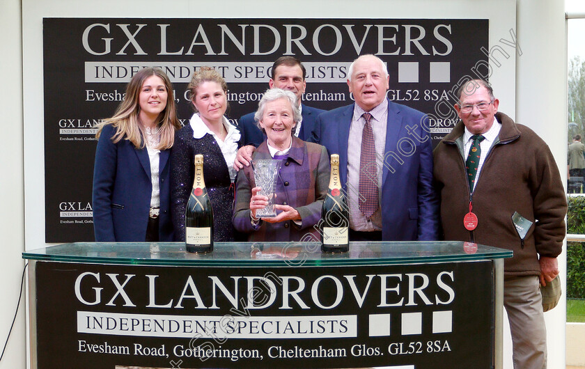 Kalabaloo-0008 
 Presentation for The GX Landrovers Mares Open Hunters Chase won by KALABALOO
Cheltenham 3 May 2019 - Pic Steven Cargill / Racingfotos.com