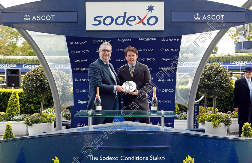 Getchagetchagetcha-0010 
 Presentation to Jason Maguire for The Sodexo Conditions Stakes won by GETCHAGETCHAGETCHA Ascot 2 May 2018 - Pic Steven Cargill / Racingfotos.com