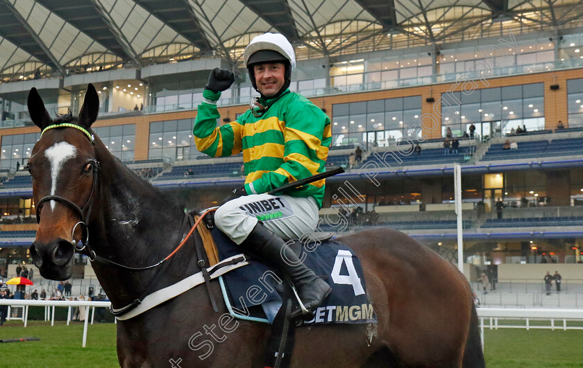 Jonbon-0009 
 JONBON (Nico de Boinville) winner of The Betmgm Clarence House Chase
Ascot 18 Jan 2025 - Pic Steven Cargill / Racingfotos.com