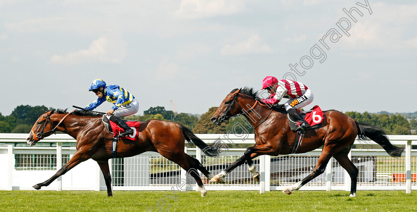 Rum-Runner-0004 
 RUM RUNNER (Sean Levey) beats ENZEMBLE (right) in The British Stallion Studs EBF Maiden Stakes Div1 Sandown 1 Sep 2017 - Pic Steven Cargill / Racingfotos.com