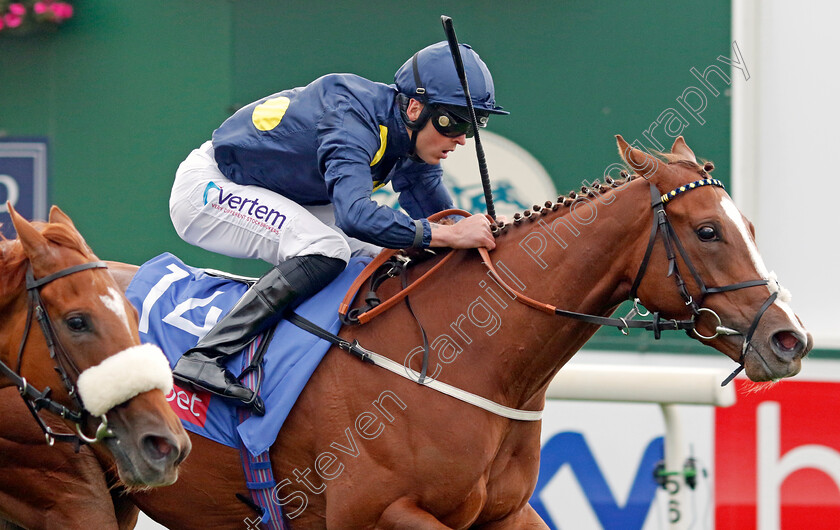 Swingalong-0007 
 SWINGALONG (Clifford Lee) wins The Sky Bet Lowther Stakes
York 18 Aug 2022 - Pic Steven Cargill / Racingfotos.com