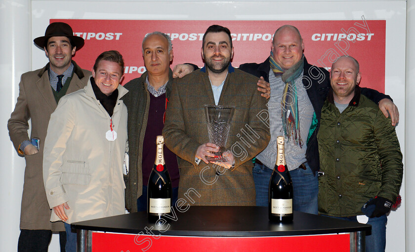 Arthurs-Gift-0005 
 Presentation for The Citipost Handicap Hurdle won by ARTHUR'S GIFT Cheltenham 15 Dec 2017 - Pic Steven Cargill / Racingfotos.com