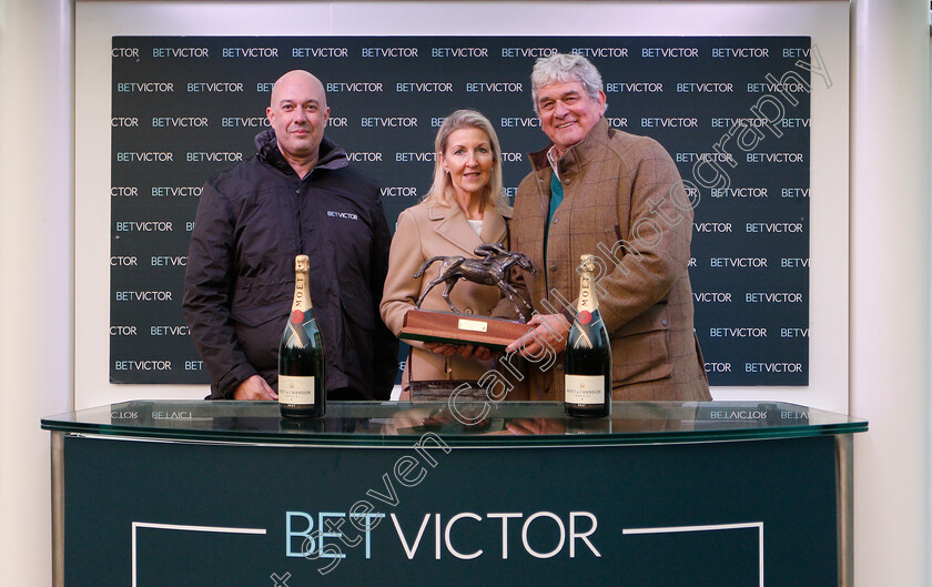 Speedo-Boy-0007 
 Presentation to Paul Williams for The BetVictor Intermediate Handicap Hurdle by SPEEDO BOY
Cheltenham 17 Nov 2018 - Pic Steven Cargill / Racingfotos.com