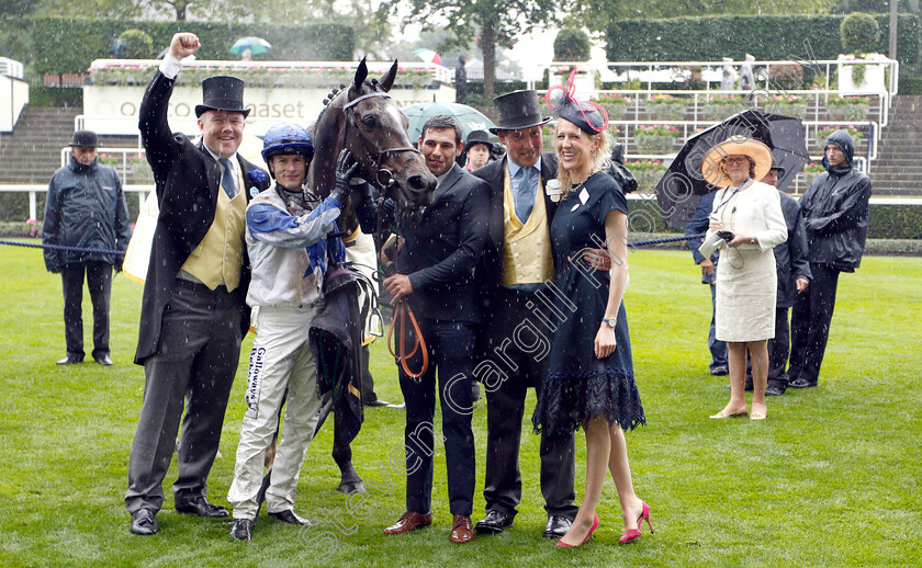 The-Grand-Visir-0008 
 THE GRAND VISIR (Richard Kingscote) and trainer Ian Williams after The Ascot Stakes
Royal Ascot 18 Jun 2019 - Pic Steven Cargill / Racingfotos.com