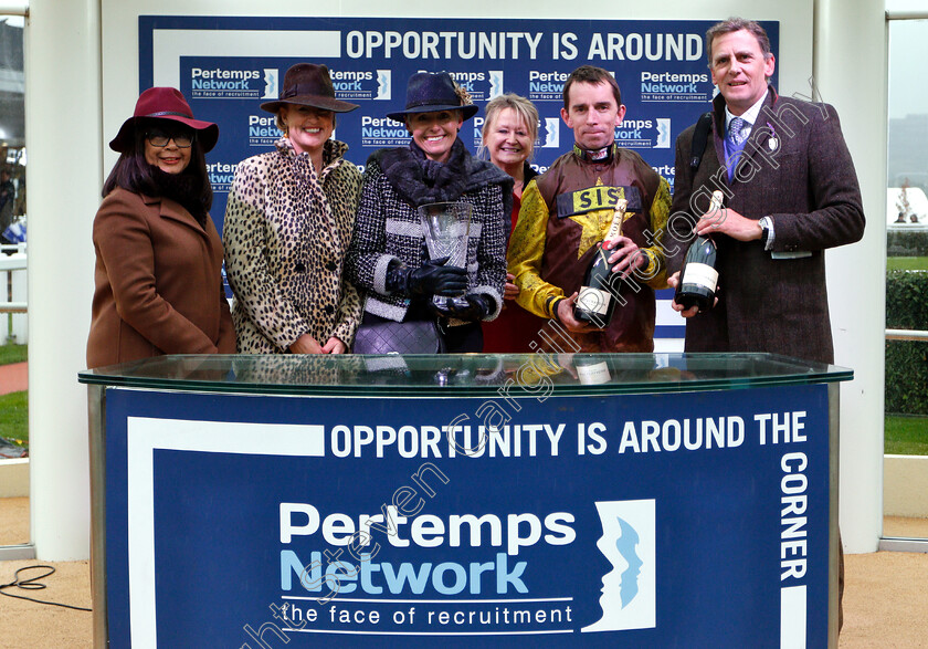 The-Mighty-Don-0006 
 Presentation to Nick Gifford, Leighton Aspell and owners for The Pertemps Network Handicap Hurdle won by THE MIGHTY DON
Cheltenham 27 Oct 2018 - Pic Steven Cargill / Racingfotos.com