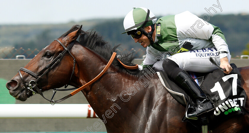 Beat-Le-Bon-0006 
 BEAT LE BON (Pat Dobbs) wins The Unibet Golden Mile Handicap
Goodwood 2 Aug 2019 - Pic Steven Cargill / Racingfotos.com