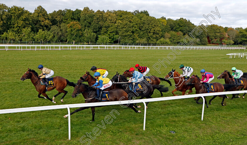 Hard-One-To-Please-0010 
 HARD ONE TO PLEASE (green cap, Pat Cosgrave) in 6th place with a circuit to run in The Stockholm Cup International as OUTBOX (Hollie Doyle) leads.
Bro Park, Sweden 18 Sep 2022 - Pic Steven Cargill / Racingfotos.com