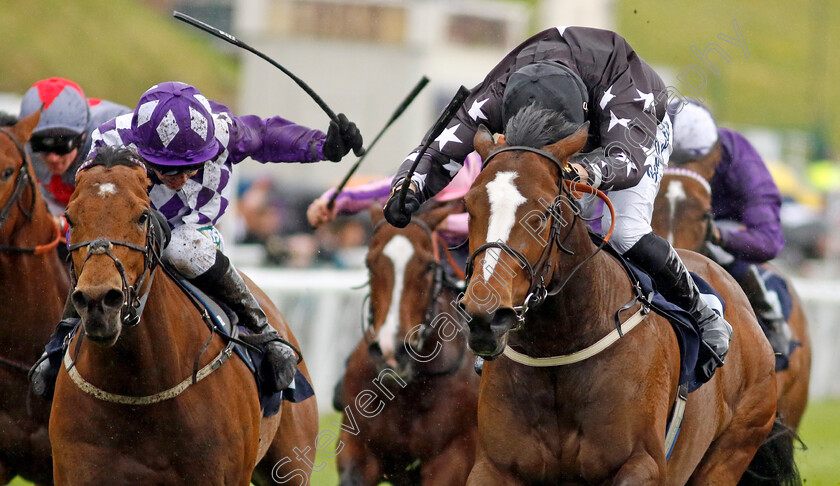 Radio-Goo-Goo-0002 
 RADIO GOO GOO (right, Ben Curtis) beats WINTER CROWN (left) in The Camden Pale Ale Handicap
Chester 10 May 2023 - Pic Steven Cargill / Racingfotos.com