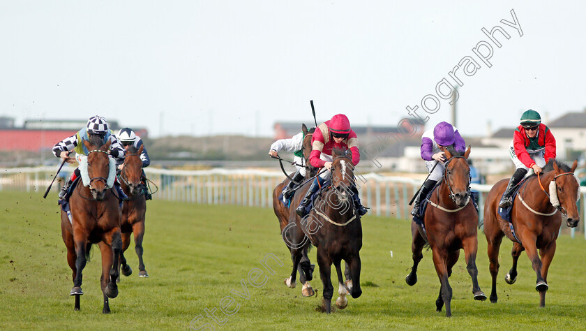 Global-Hope-0002 
 GLOBAL HOPE (left, Shane Kelly) beats VICTORY ROSE (3rd right) INVINCIBLE LARNE (2nd right) and DARK SIDE DREAM (right) in The Grosvenor Casino Of Great Yarmouth Handicap
Yarmouth 17 Sep 2019 - Pic Steven Cargill / Racingfotos.com