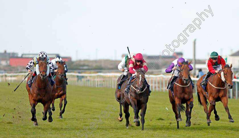 Global-Hope-0001 
 GLOBAL HOPE (left, Shane Kelly) beats VICTORY ROSE (3rd right) INVINCIBLE LARNE (2nd right) and DARK SIDE DREAM (right) in The Grosvenor Casino Of Great Yarmouth Handicap
Yarmouth 17 Sep 2019 - Pic Steven Cargill / Racingfotos.com