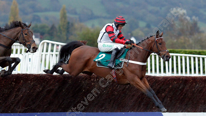 Monbeg-Legend-0002 
 MONBEG LEGEND (Nico De Boinville)
Cheltenham 27 Oct 2018 - Pic Steven Cargill / Racingfotos.com