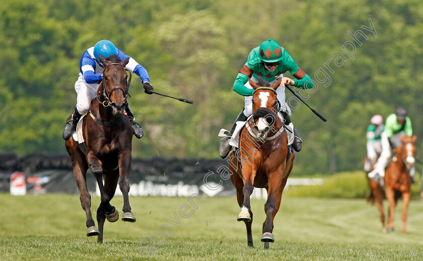 Sarah-Joyce-0005 
 SARAH JOYCE (right, Jack Doyle) beats INVERNESS (left) in The Margaret Currey Henley Hurdle, Percy Warner Park, Nashville 12 May 2018 - Pic Steven Cargill / Racingfotos.com