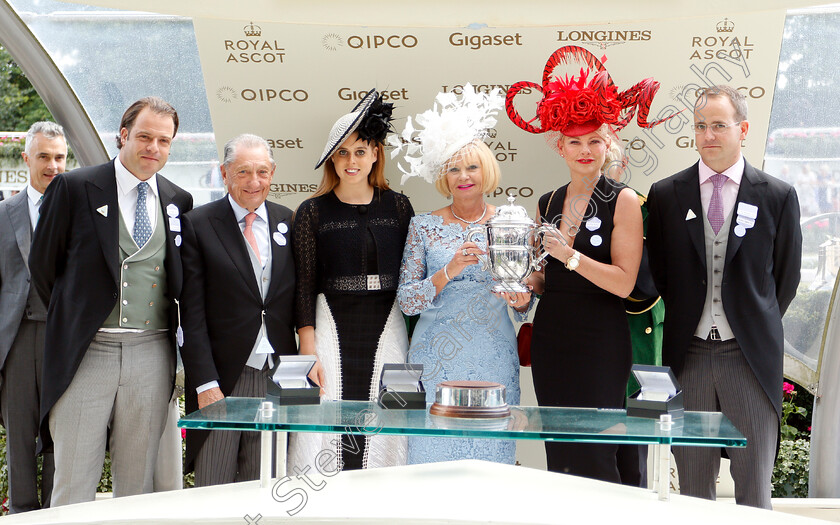 Hunting-Horn-0013 
 Presentation by Princess Beatrice to Derrick and Gay Smith for The Hampton Court Stakes won by HUNTING HORN
Royal Ascot 21 Jun 2018 - Pic Steven Cargill / Racingfotos.com