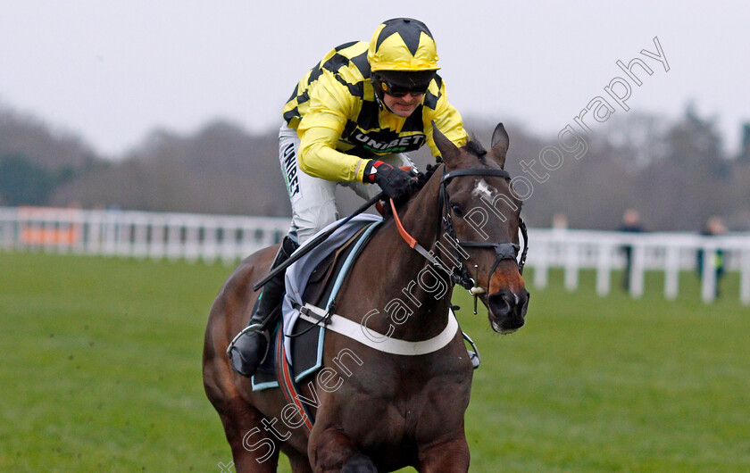 Shishkin-0022 
 SHISHKIN (Nico de Boinville) wins The SBK Clarence House Chase
Ascot 22 Jan 2022 - Pic Steven Cargill / Racingfotos.com