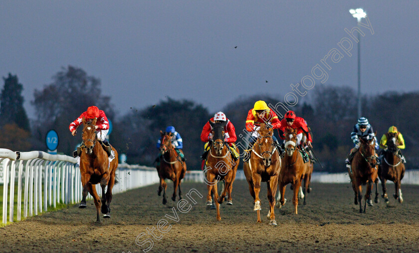 Peace-And-Plenty-0001 
 PEACE AND PLENTY (centre, Silvestre de Sousa) beats HAIRDRYER (left) in The 32Red On The App Store Handicap Kempton 22 Nov 2017 - Pic Steven Cargill / Racingfotos.com