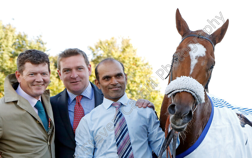 Chaldean-0013 
 CHALDEAN with Andrew Balding after The Darley Dewhurst Stakes 
Newmarket 8 Oct 2022 - Pic Steven Cargill / Racingfotos.com