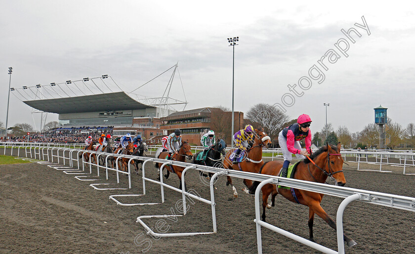 Kempton-0001 
 GAVLAR leads the field away from the stands during the Betfred Watch Sky Sports In Our Shops Queen's Prize Handidcap won by CAYIRLI (black cap) Kempton 7 Apr 2018 - Pic Steven Cargill / Racingfotos.com