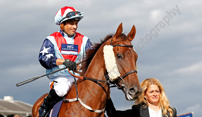 Desert-Skyline-0003 
 DESERT SKYLINE (Silvestre De Sousa) before winning The Doncaster Cup Doncaster 15 Sep 2017 - Pic Steven Cargill / Racingfotos.com