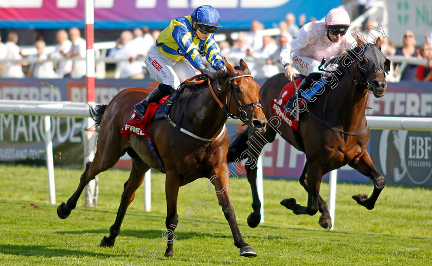 Trueshan-0007 
 TRUESHAN (Hollie Doyle) beats SWEET WILLIAM (right) in The Betfred Doncaster Cup
Doncaster 15 Sep 2023 - Pic Steven Cargill / Racingfotos.com